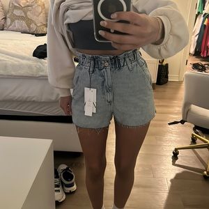 Zara: “Baggy Short, High Rise Rigid”